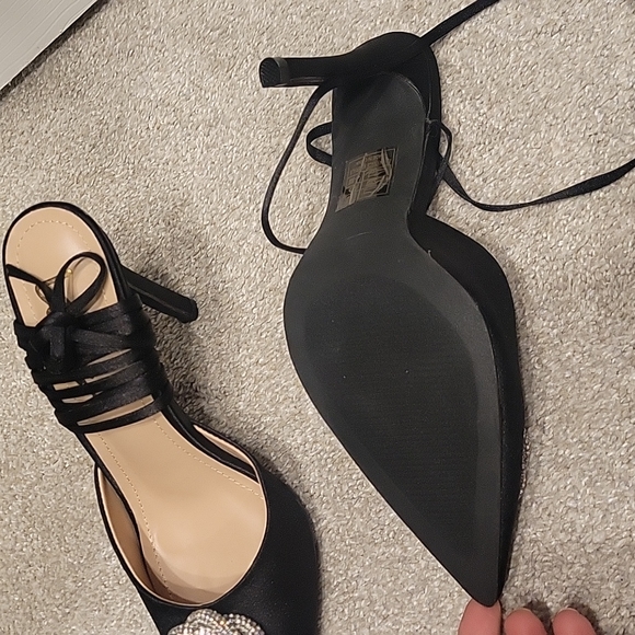 Blacks pumps - Picture 3 of 4